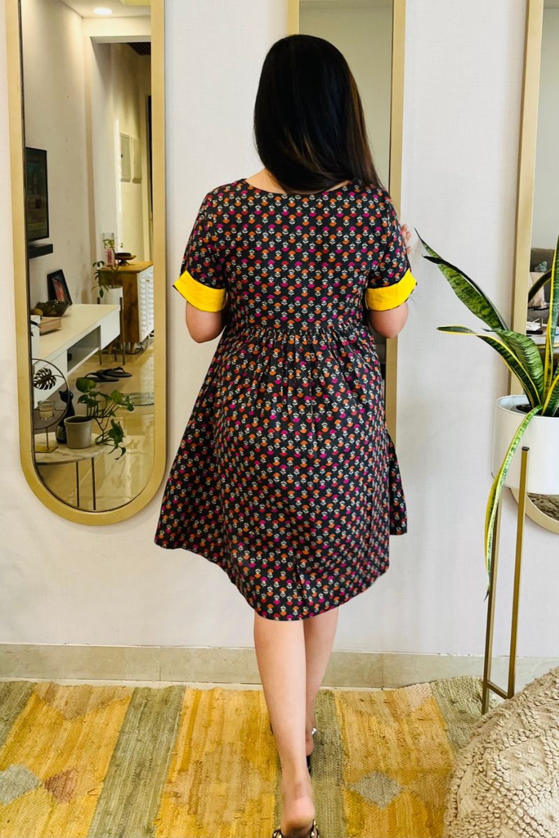 BLACK BLOCK PRINT FLARED DRESS