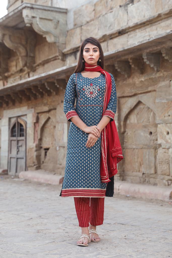 Kesariyavanity Bottle Green & Red Handwork Suit Set - DEAL